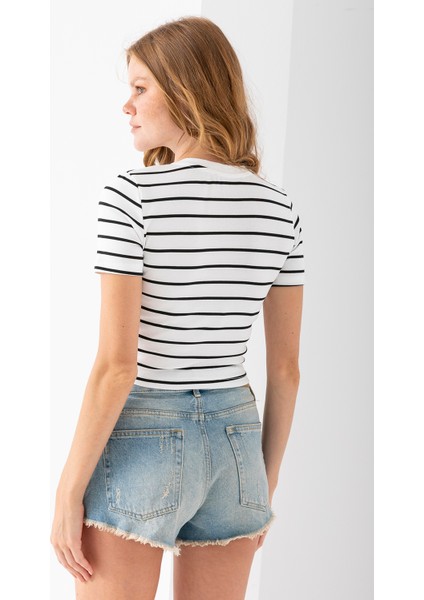 Kadın Bisiklet Yaka Çizgili Pamuklu Crop T-Shirt Beyaz Siyah - 25512