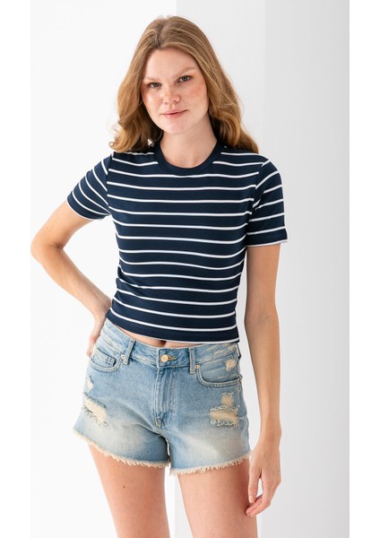 Kadın Bisiklet Yaka Çizgili Pamuklu Crop T-Shirt Lacivert Beyaz - 25512 modelleri