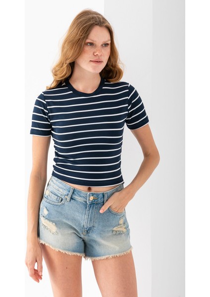 Kadın Bisiklet Yaka Çizgili Pamuklu Crop T-Shirt Lacivert Beyaz - 25512 fırsatları