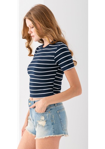 Kadın Bisiklet Yaka Çizgili Pamuklu Crop T-Shirt Lacivert Beyaz - 25512 indirimleri