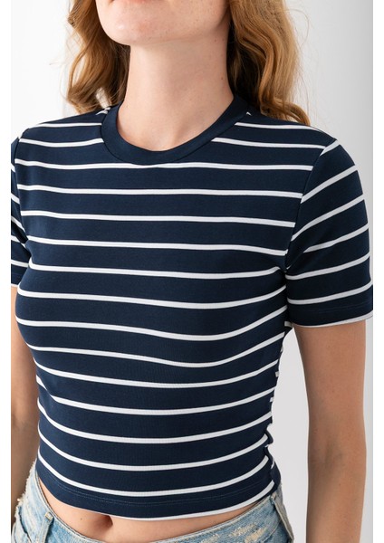 Kadın Bisiklet Yaka Çizgili Pamuklu Crop T-Shirt Lacivert Beyaz - 25512