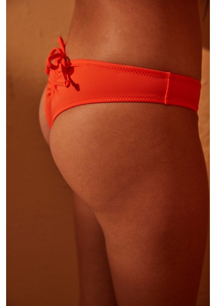 Basic Cheeky Mercan Rengi Bikini Altı