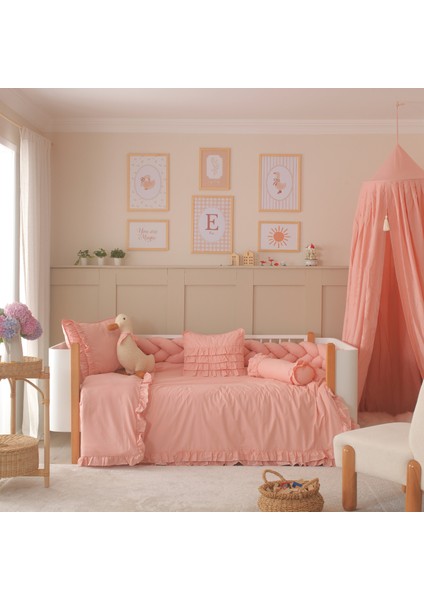 Luna %100 Pamuk Montessori Bebek Uyku Seti – Fırfırlı, Pembe Renk, Ördek Uyku Arkadaşı ile