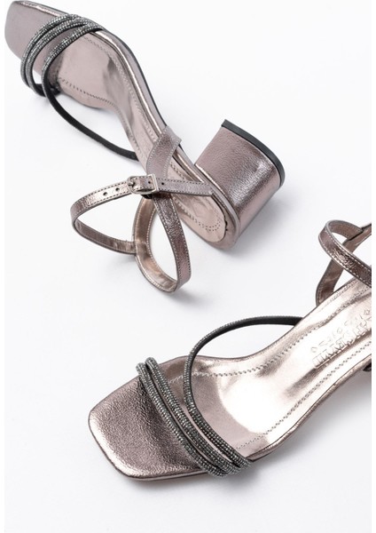 S-900 Platin Bantlı Taşlı Kalın Şeffaf Topuklu Kadın Ayakkabı fırsatları