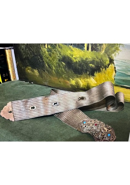 260 Gram Ağırlığında Antika Gümüş Kemer Toka Kısmı Pirinçtir 83 cm Uzunluğunda