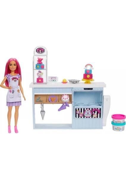 Pasta Dükkanı Oyun Seti ve Pembe Saçlı 30 cm Minyon Bebek, Fırın Standı, Pasta Yapma Özelliği, 20&apos;den Fazla Oyun Parçası, 3 Yaş ve Üzeri Için (HGB73)