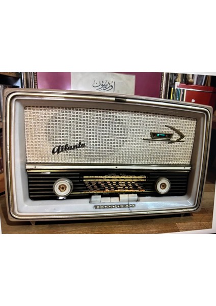 Antia Telefunken Atlanta Lambalı Radyo Sorunsuz Çalışır Durumda - 40 cm x 25 cm x 18