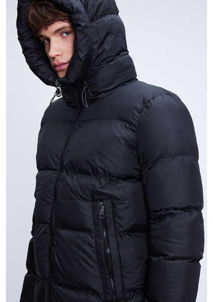 Siyah Regular Fit Hakim Yaka Kapüşonlu Şişme Mont modelleri