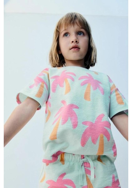 Unisex Çocuk Pamuklu Mint Palmiye Desenli T-Shirt ve Şort Takım – Yazlık Iki Parça Set