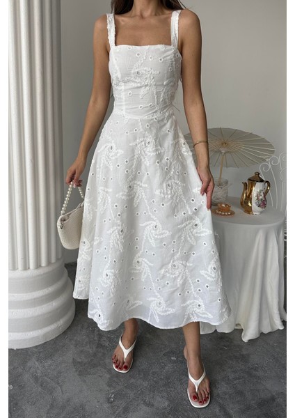 Beyaz Korse Detaylı Brode Askılı Uzun Yazlık Elbise