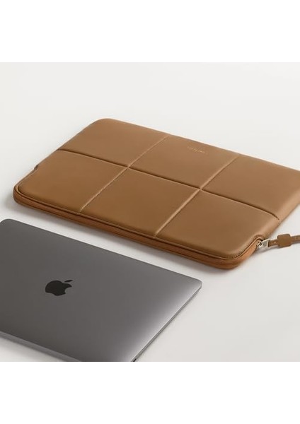 MacBook Air 13 Inç M4 2025, MacBook Pro 14 Inç 2024 ile Uyumlu Ince Dizüstü Bilgisayar Kılıfı, Kapitone Suni Deri Dizüstü Bilgisayar Taşıma Çantası, Kahverengi modelleri