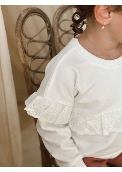Kız Çocuk Çiçekli Fırfır Fisto Detaylı Premium Sweatshirt 2-7 Yaş indirimleri