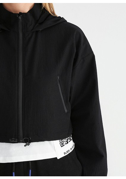Siyah Kapüşonlu Kadın Loose Fit Ince Mont K-Aryona fırsatları