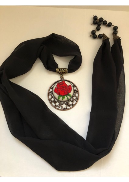 Kanaviçe Işlemeli Fular Kolye fiyatları