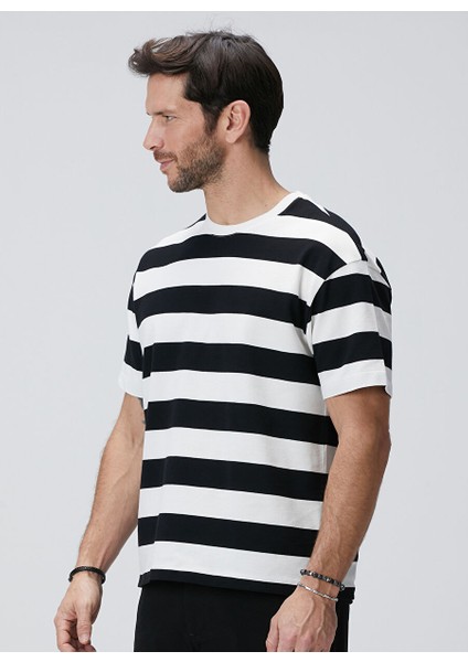 Beyaz Erkek Relaxed T-Shirt 1094331 fırsatları