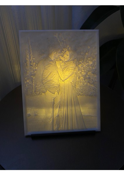 Kişiye Özel 3D Lithophane Fotoğraf – Işıkla Belirginleşen Özel Tasarım Çerçeve