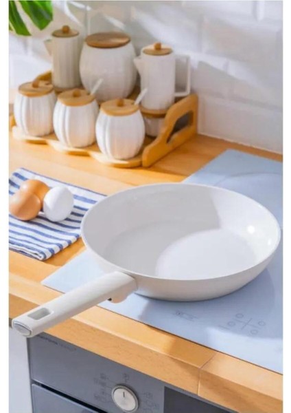 26 cm Indüksiyon Tava, Ekru, Dayanıklı ve Şık Tasarım fırsatları
