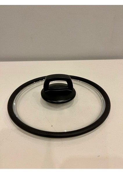 Siyah S Tipi Silikon Kapak ve Tepe, 18-26 Cm, Dayanıklı ve Şık Kullanım fiyatları