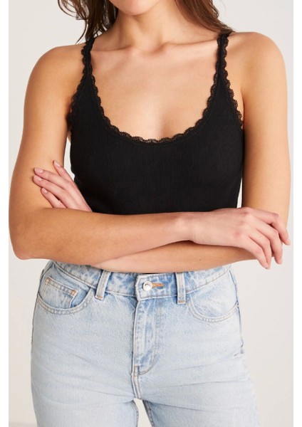 Marsilyan- Kadın Siyah Normal Kalıp Dantel Detalı Ince Askılı Oyuk Yaka Atlet fiyatları