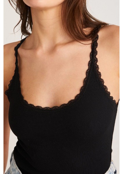Marsilyan- Kadın Siyah Normal Kalıp Dantel Detalı Ince Askılı Oyuk Yaka Atlet indirimleri
