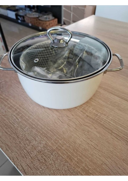 22 cm Emaye Fritöz Tencere, Krom Klüplü, Antik Krem Renkli, Dayanıklı ve Şık Tasarım