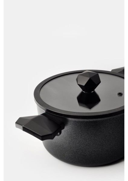 Derin 24 cm Siyah Tencere, Dayanıklı ve Şık Mutfak Gereci modelleri