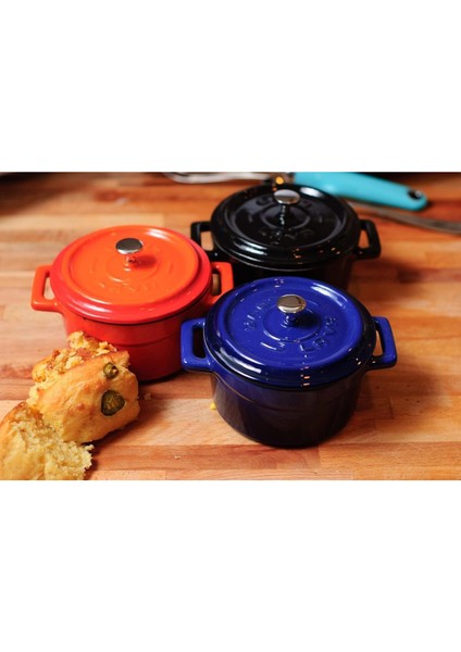 Turuncu Metal Döküm Mini Tencere, 10 Cm, 0.35 L, Renkli, Dayanıklı ve Şık Tasarım