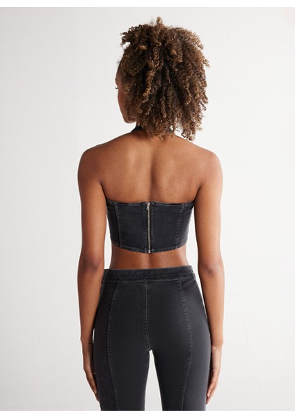 Berrak Tüzünataç x Wrangler Kalp Yaka Kolsuz Regular Fit Siyah Bluz W231626001