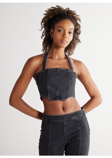Berrak Tüzünataç x Wrangler Kalp Yaka Kolsuz Regular Fit Siyah Bluz W231626001 fırsatları