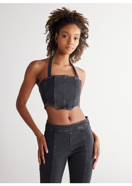 Berrak Tüzünataç x Wrangler Kalp Yaka Kolsuz Regular Fit Siyah Bluz W231626001 indirimleri