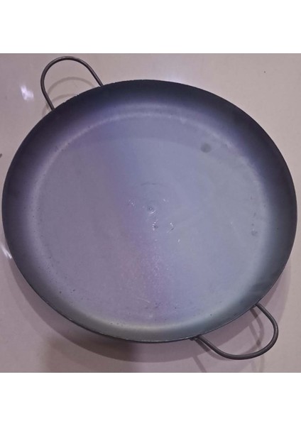 30 cm Genişlikte Dayanıklı ve Şık Sac Tava, Gri Renkli, Mutfağınız Için Ideal Seçim