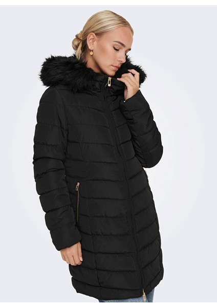 Onlnewellan Quilted Hood Fur Coat O Kapüşonlu Normal Kalıp Düz Siyah Kadın Kaban modelleri