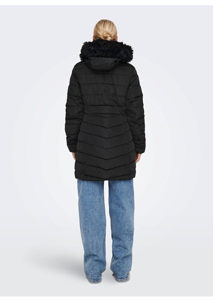 Onlnewellan Quilted Hood Fur Coat O Kapüşonlu Normal Kalıp Düz Siyah Kadın Kaban fırsatları