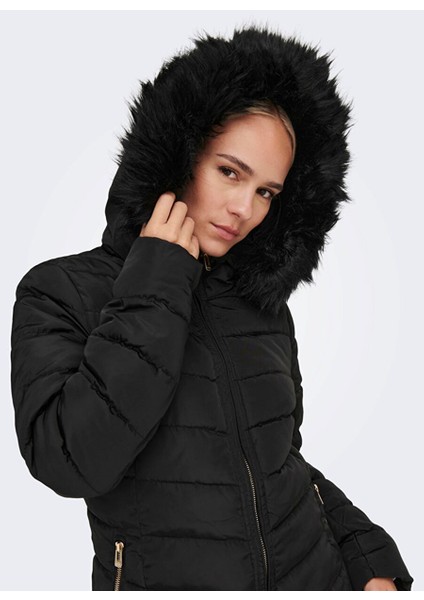 Onlnewellan Quilted Hood Fur Coat O Kapüşonlu Normal Kalıp Düz Siyah Kadın Kaban indirimleri