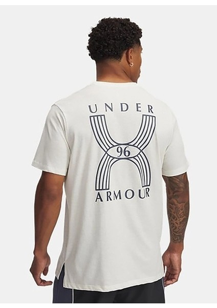 1389823-114 Ua Run 96 Shortsleeve Beyaz Erkek Fitted Baskılı T-Shirt fiyatları