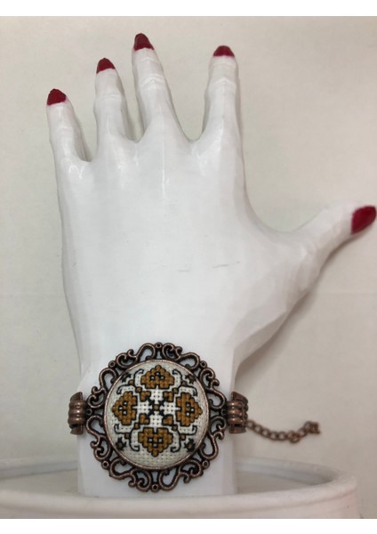 Kanaviçe Işlemeli Bileklik