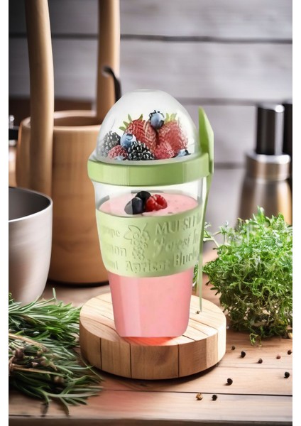 Çok Renkli Kapaklı Yoğurt ve Meyve Saklama Kabı - 600 Ml, Çatal ve Kaşıklı modelleri