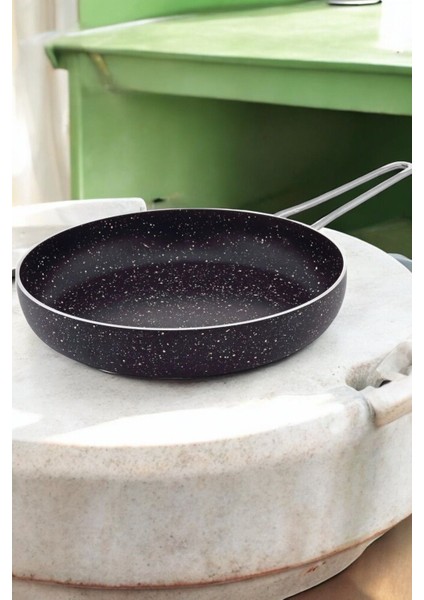 Yapışmaz 22 cm Granit Tava, Dayanıklı ve Şık Tasarım, Yüksek Performanslı Mutfak Gereci