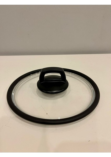 Siyah S Silikon 18 cm Cam Kapak ve Tepe, Dayanıklı ve Şık Mutfak Gereci