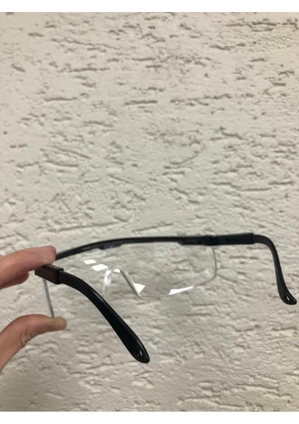 Şık Siyah Koruyucu Gözlük, Güvenle Kullanım ve Tarzın Birleşimi fiyatları