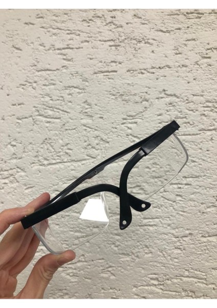 Şık Siyah Koruyucu Gözlük, Güvenle Kullanım ve Tarzın Birleşimi modelleri