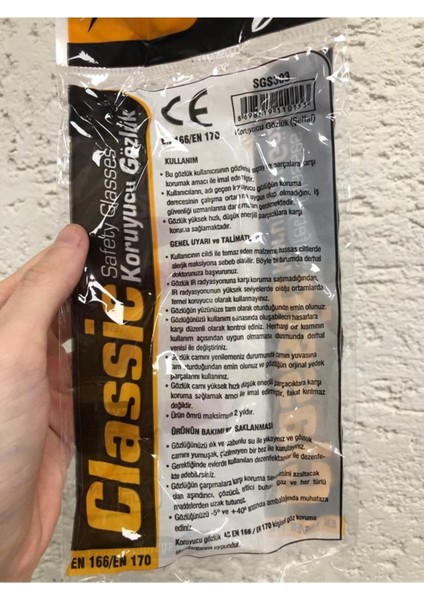 Şık Siyah Koruyucu Gözlük, Güvenle Kullanım ve Tarzın Birleşimi fırsatları