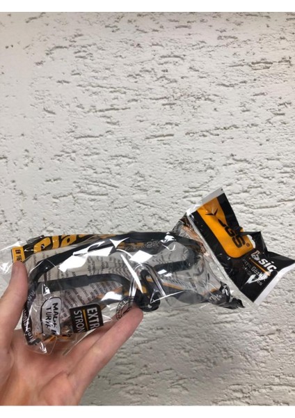 Şık Siyah Koruyucu Gözlük, Güvenle Kullanım ve Tarzın Birleşimi indirimleri