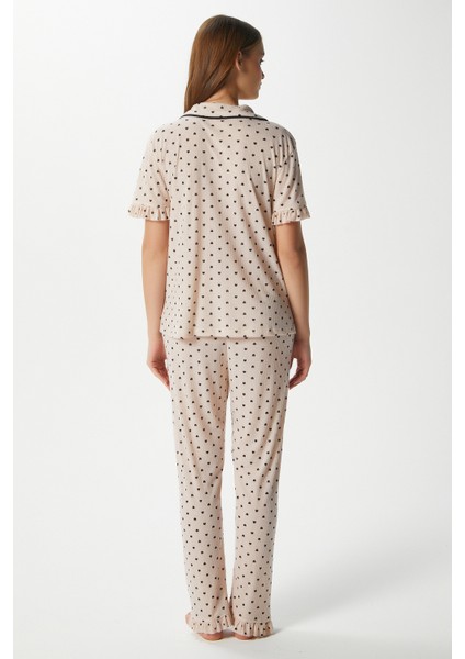 Kadın Fırfırlı Kalp Desen Pudra Ön Düğmeli Kısa Kol Alt Üst Pijama Takımı