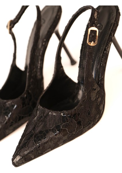 Dalida Rugan Dantel Detaylı Topıklu Ayakkabı fırsatları