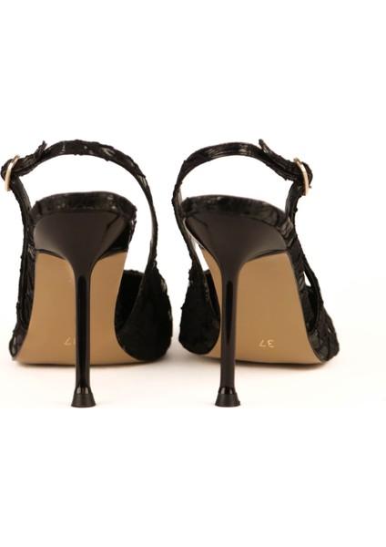 Dalida Rugan Dantel Detaylı Topıklu Ayakkabı