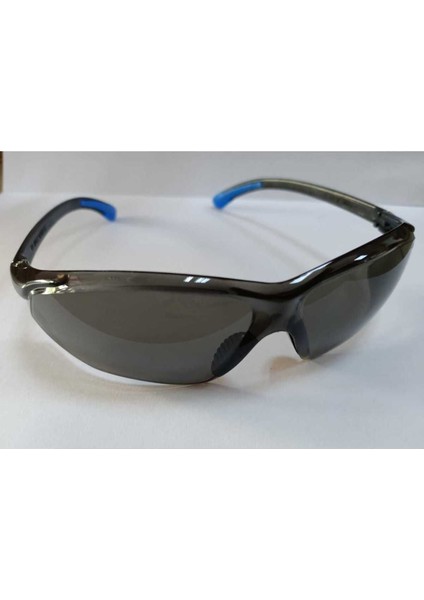 Şık Füme Koruyucu Gözlük Siyah, Güvenli ve Modern Tasarım