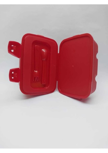 Kırmızı Araba Desenli 4 Bölmeli Çocuk Beslenme Kutusu ve Saklama Seti fırsatları