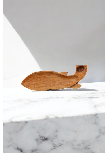 Olive Crafted Kişiye Özel Zeytin Ağacı El Oyması Balık Şekilli Sunum Tabağı