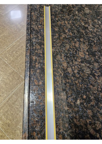 Beyaz Meşe Renkli Kendinden Yapışkanlı Parke Eşik Çıtası, 90 Cm, 3 Adet fırsatları